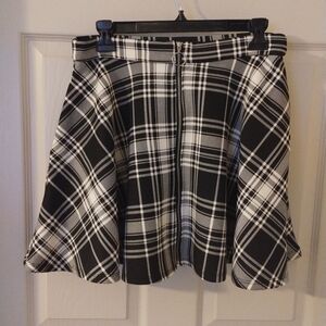 Hot Topic Black Plaid Skater Skirt Size M